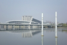 扬州人工湖大桥及扬州国际会展中心图片