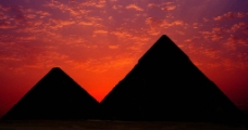 日落後的金字塔图片